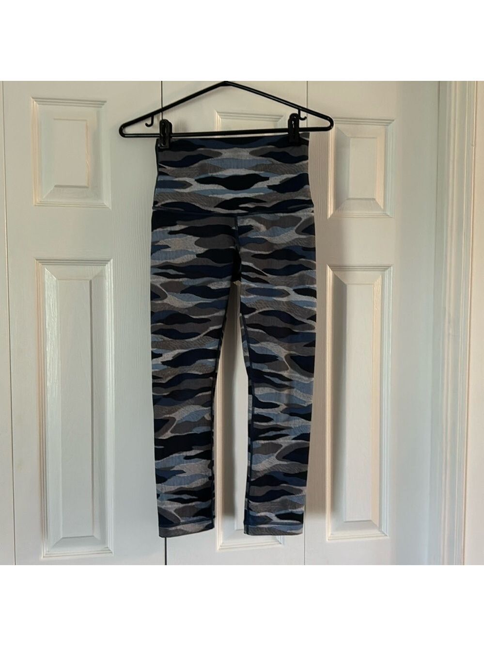 Lululemon HR Capris Size 4 BNWOT❤️❤️